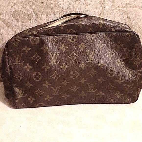 AUTHENTIC VINTAGE LOUIS VUITTON TROUSSE TOILETTE 28 MONOGRAM COSMETIC POUCH  BAG